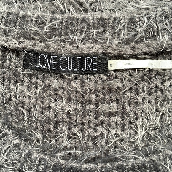 LOVE culture fuzzy grey long sleeve crew neck sweater M - Picture 4 of 5